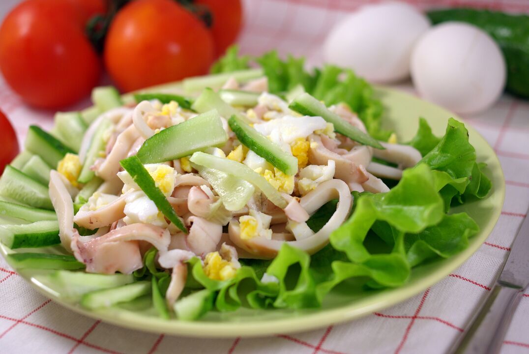 Entsalada txipiroiarekin